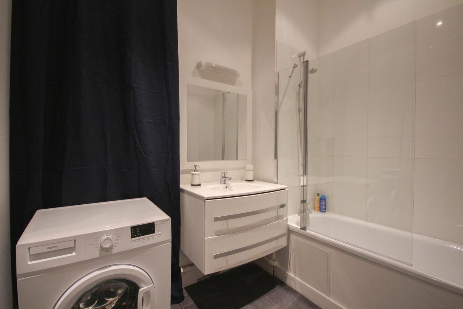 2-Bedroom Flat + Private Car Park. Lille Kültér fotó