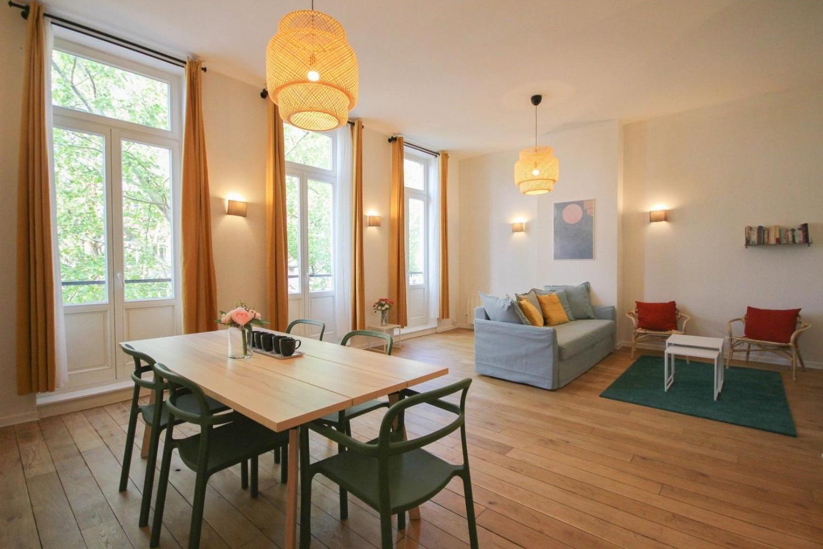2-Bedroom Flat + Private Car Park. Lille Kültér fotó